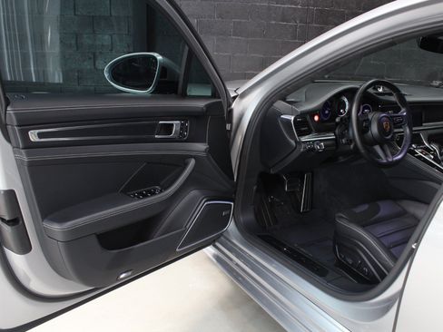 Used 2022 Porsche Panamera GTS AWD/4WD image 36