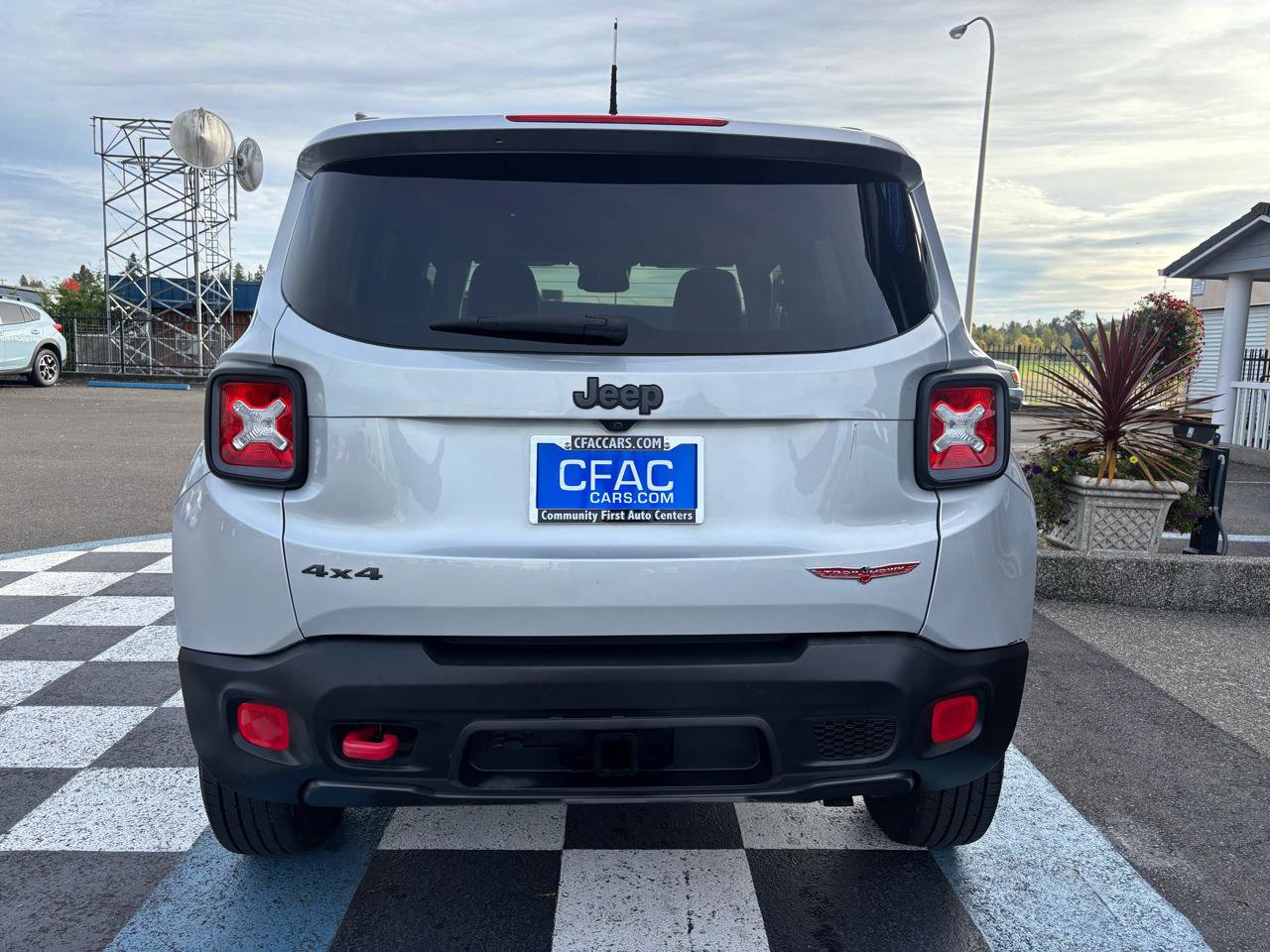 Used 2016 Jeep Renegade Trailhawk w/ Premium Trailhawk Package AWD/4WD image 3