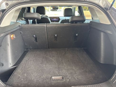 Used 2025 Chevrolet Trax LT image 32