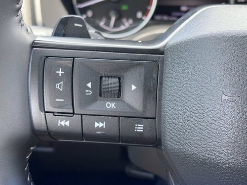 Certified 2025 Nissan Rogue SV w/ SV Premium Package FWD image 19