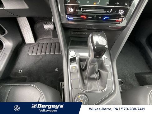 Used 2024 Volkswagen Tiguan SE AWD/4WD image 12