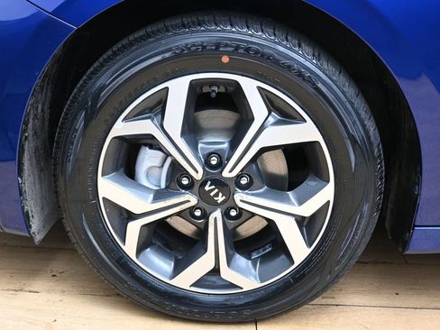 Used 2020 Kia Forte LXS FWD image 9