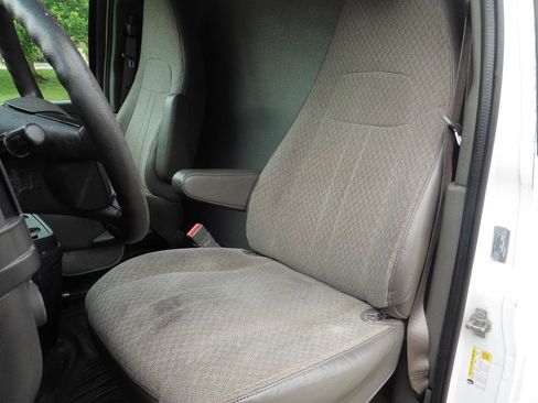 Used 2015 Chevrolet Express 2500 RWD image 6