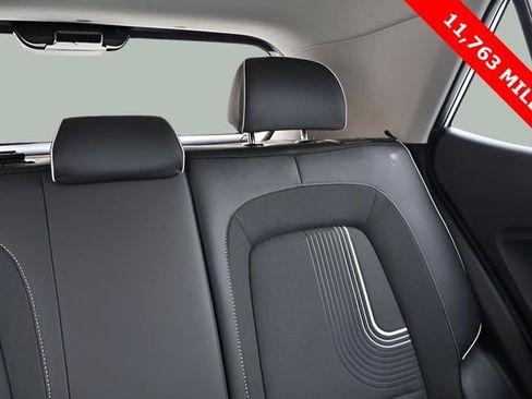 Used 2023 Hyundai Venue Limited image 14