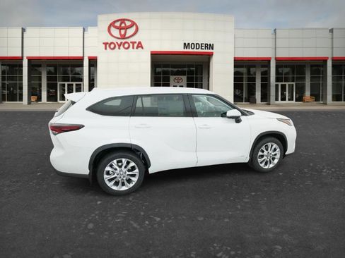 New 2026 Toyota Highlander Limited AWD/4WD image 9