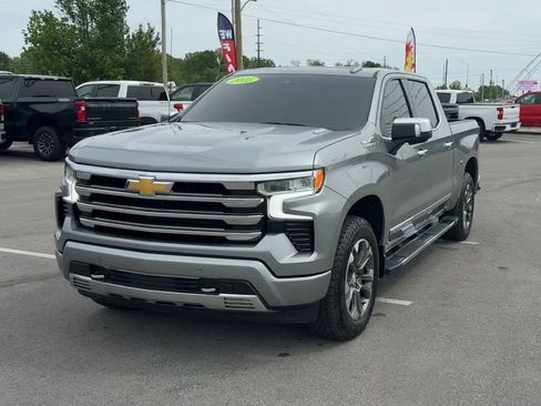 Used 2025 Chevrolet Silverado 1500 High Country AWD/4WD image 2