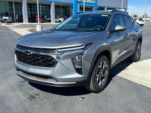 New 2026 Chevrolet Trax LT w/ Driver Confidence Package FWD image 30