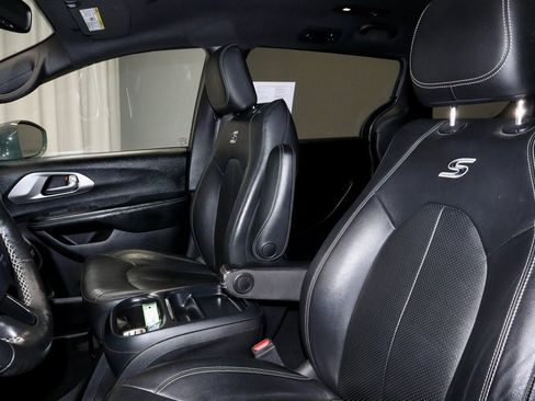 Used 2020 Chrysler Pacifica Touring-L w/ Advanced Safetytec Group image 26