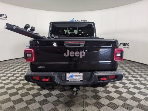Used 2021 Jeep Gladiator Rubicon AWD/4WD image 4
