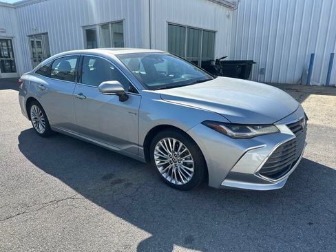 Used 2021 Toyota Avalon Limited w/ Advanced Safety Package FWD image 2
