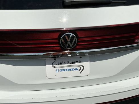 Used 2025 Volkswagen Atlas SE AWD/4WD image 6