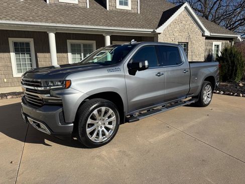 Used 2020 Chevrolet Silverado 1500 High Country w/ Technology Package image 2