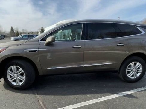 Used 2020 Buick Enclave Essence image 5