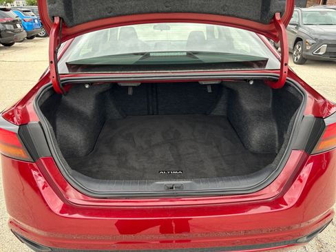 Used 2025 Nissan Altima 2.5 SV FWD image 31
