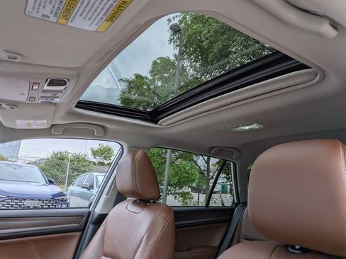 Used 2018 Subaru Outback 2.5i Touring AWD/4WD image 19