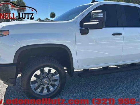 Used 2024 Chevrolet Silverado 2500 Custom w/ Custom Convenience Package image 4