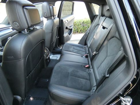 Used 2018 Porsche Macan Sport Edition image 48