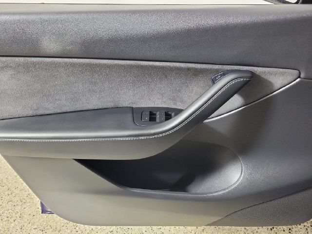 Used 2022 Tesla Model Y Long Range AWD/4WD image 21