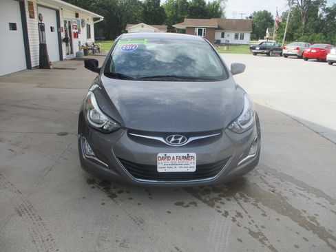 Used 2014 Hyundai Elantra SE w/ Option Group 02 FWD image 3