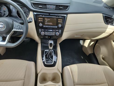 Used 2017 Nissan Rogue SV FWD image 9