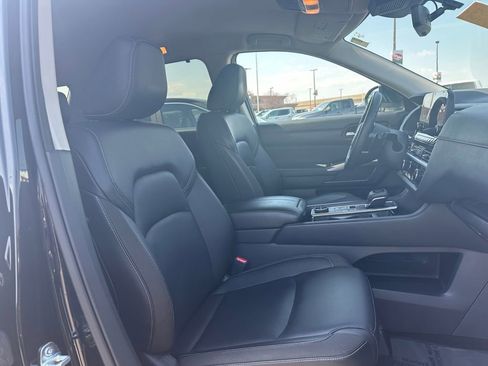 Used 2025 Nissan Pathfinder SL image 19