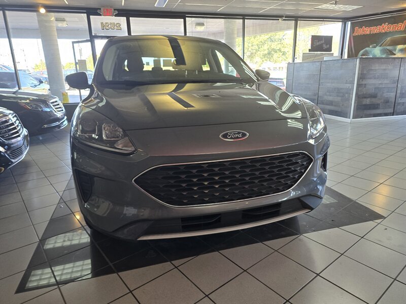 Used 2022 Ford Escape SE AWD/4WD image 2