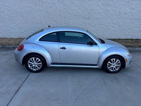 Used 2012 Volkswagen Beetle 2.5 image 18