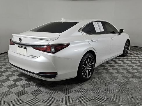 Used 2024 Lexus ES 300h w/ Premium Package image 4