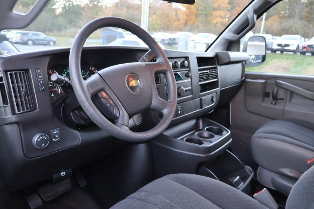 Used 2018 Chevrolet Express 2500 w/ Driver Convenience Package RWD image 7