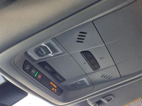 Used 2020 Chevrolet Blazer LT image 13