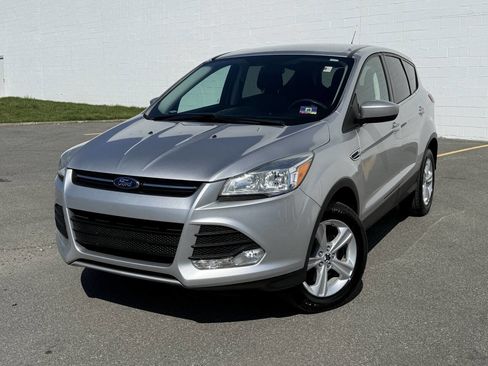 Used 2015 Ford Escape SE image 1