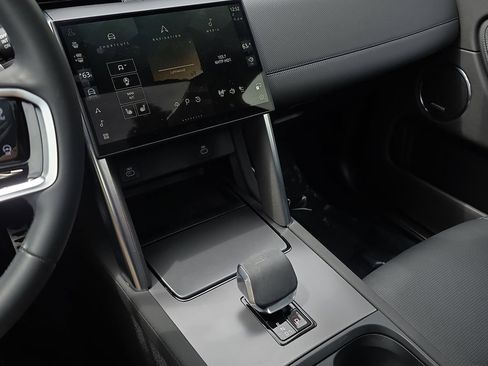 Certified 2024 Land Rover Discovery Sport Dynamic SE AWD/4WD image 19