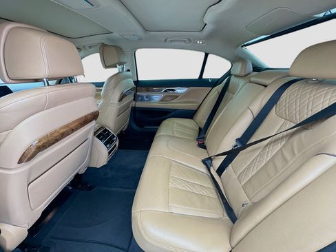 Used 2018 BMW 750i xDrive AWD/4WD image 16