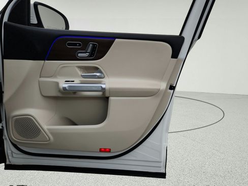 Used 2023 Mercedes-Benz GLB 250 image 27