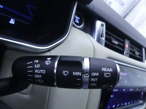 Used 2020 Land Rover Range Rover Sport HSE Dynamic image 17