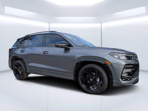 New 2026 Volkswagen Tiguan SE R-Line FWD image 1
