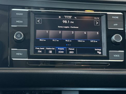 Used 2023 Volkswagen Jetta SE FWD image 18
