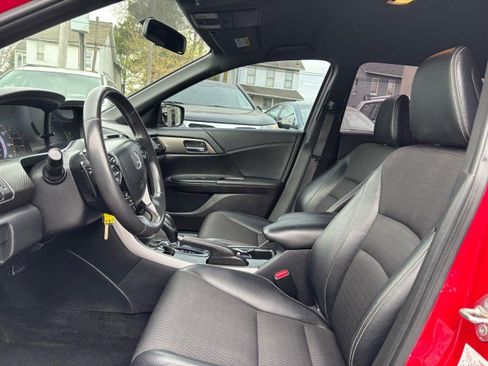 Used 2017 Honda Accord Sport image 9