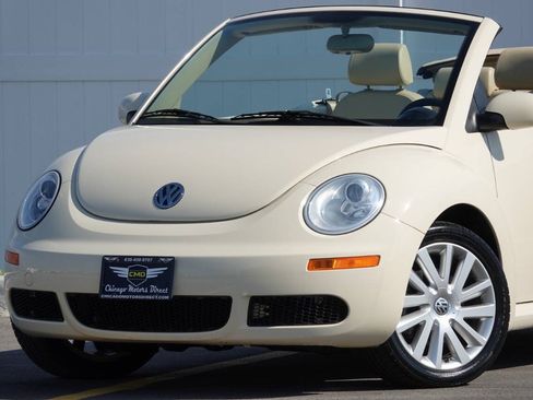 Used 2008 Volkswagen Beetle SE FWD image 3