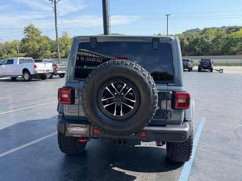Used 2025 Jeep Wrangler Unlimited Rubicon AWD/4WD image 6