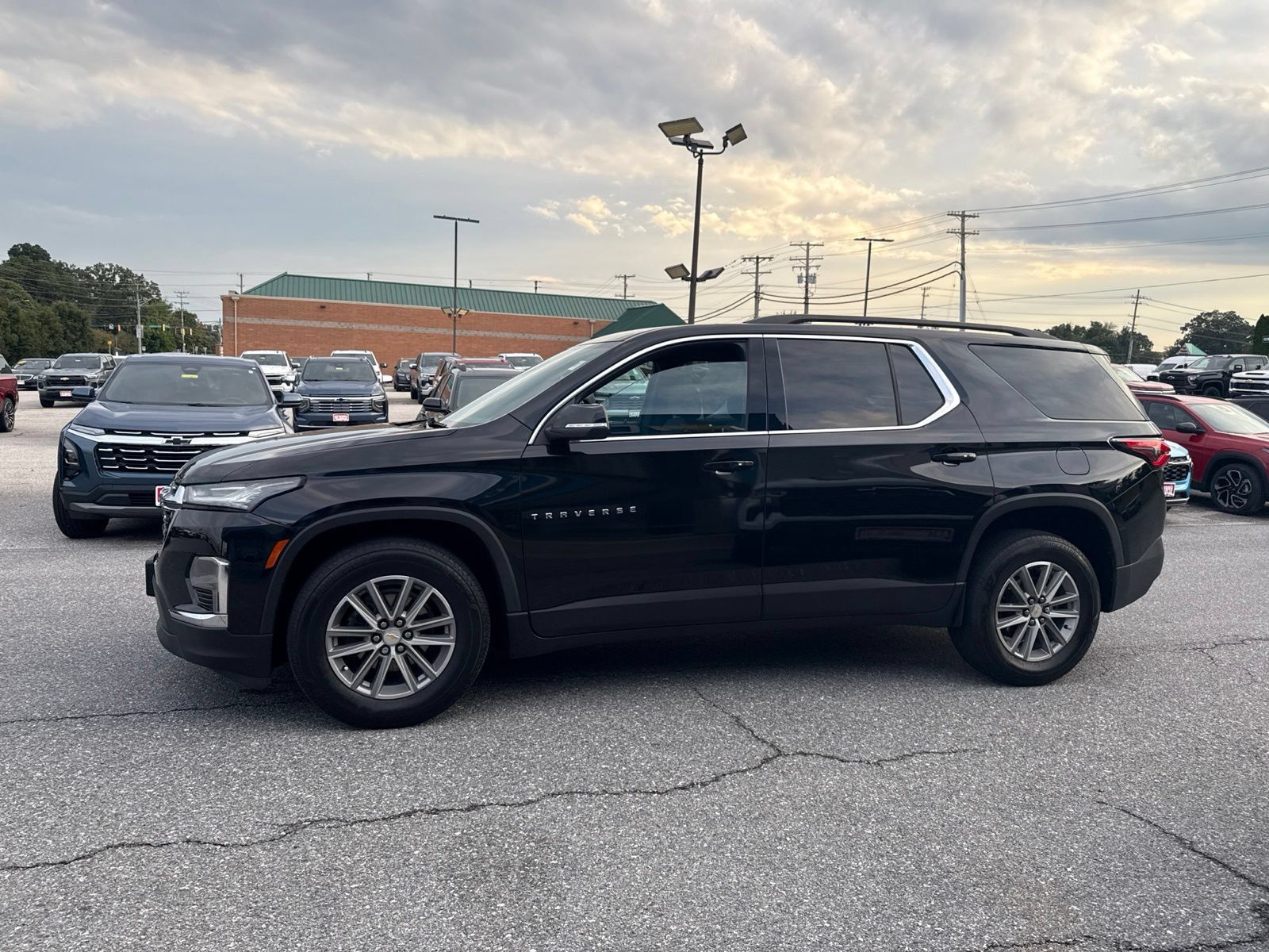 Used 2023 Chevrolet Traverse LT AWD/4WD image 10