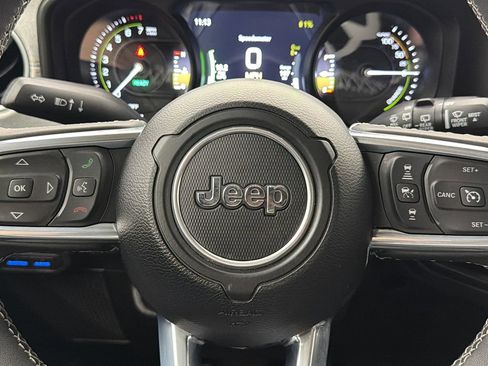 Used 2025 Jeep Wrangler Unlimited Sahara w/ Safety Group AWD/4WD image 28