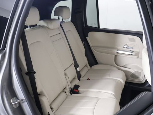 Used 2024 Mercedes-Benz GLB 250 4MATIC w/ Driver Assistance Package image 31