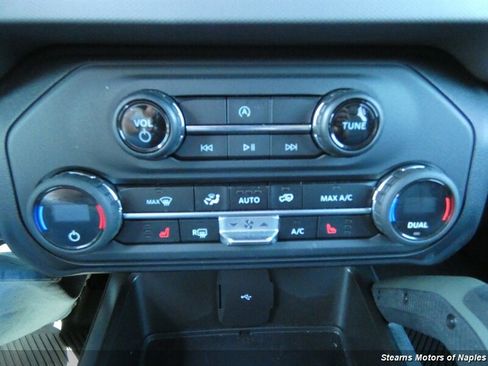 Used 2023 Ford Bronco Everglades image 30