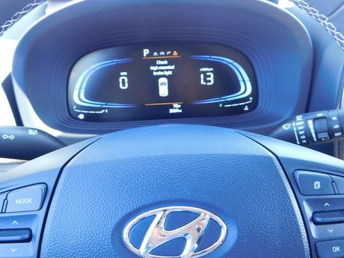 Used 2025 Hyundai Venue Limited FWD image 30