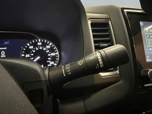 Used 2022 Nissan Frontier SV AWD/4WD image 14