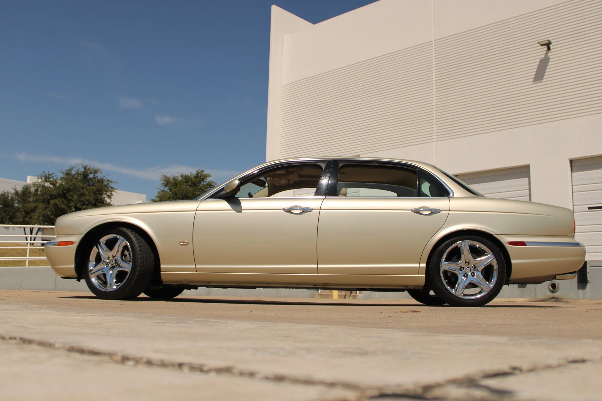 Used 2006 Jaguar XJ8 RWD image 7