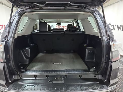 Used 2016 Toyota 4Runner Limited image 7