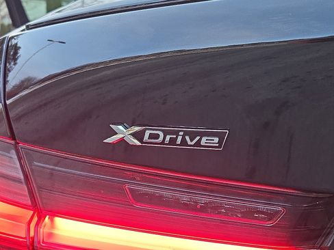 Used 2025 BMW 330i xDrive Sedan w/ M Sport Package image 32