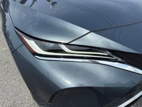 Used 2022 Toyota Venza XLE image 10